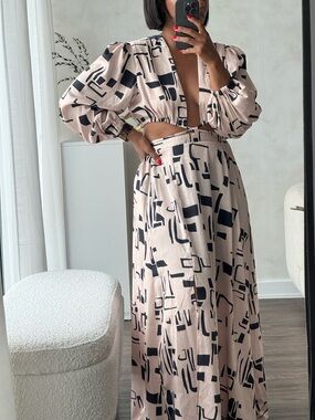 DiarraBlu Print Two-Piece Maxi Set in champagne & Black M